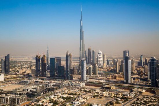 Burdž Chalífa (Dubai) má výšku 828 m, 189 poschodí a skoro polovicu štvorcového kilometra hrubej podlažnej plochy (Zdroj: Shutterstock, autor Dmitry Birin)