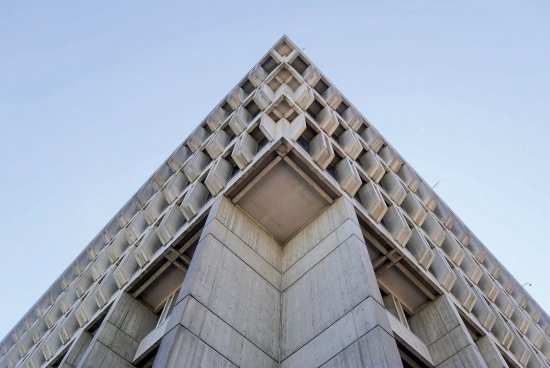 Obr.: Surový betón hral hlavnú úlohu v tzv. brutalistickej architektúre, ktorá bola v 60. a 70. Rokoch 20. Storočia symbolom modernity a pokroku. Foto: Daniela Martinez Ch, Shutterstock