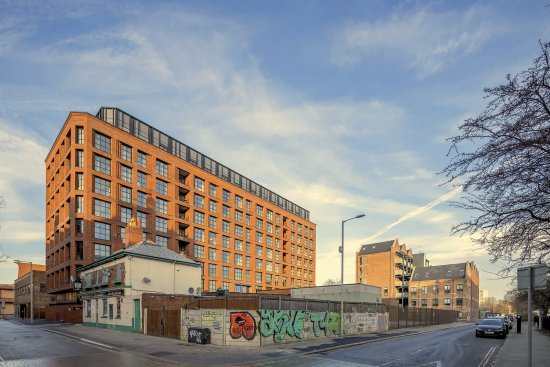 BENGAL STREET (ONE SILK ST) DEVELOPMENT, Manchester, Veľká Británia. Použité systémy: MB-59S, MB-SLIMLINE, MB-SR50N