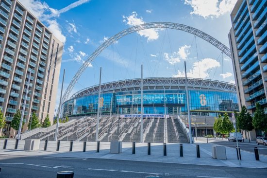 Ikonické Wembley zdobí 133 metrov vysoký oblúk, týčiaci sa nad severnou tribúnou. Za jeho vznikom stojí mnoho dômyselných nápadov a technických objavov. Zdroj: Craig Russell, Shuttestock