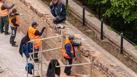 Udržateľná výstavba rastie hlavne vďaka súkromným firmám. Verejný sektor plní iba nutné minimum