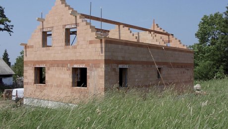 Rozhovor s profesorom Vladimírom Kočím: Je drevostavba skutočne ekologickejšia ako tehla? LCA vnáša do problematiky nový rozmer