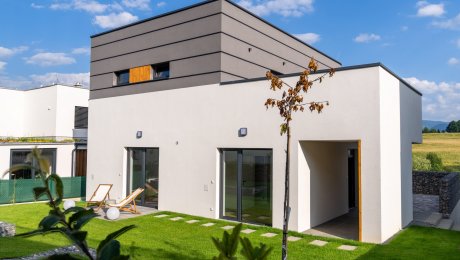 Ticho ako štandard bývania: Aké okná zvoliť do rušnejších oblastí?