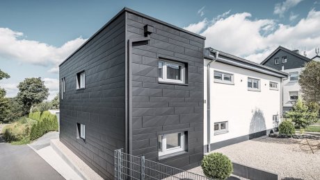 Hranaté odkvapy budú trendom roku 2026. Všíma si ich viac stavebníkov aj architektov