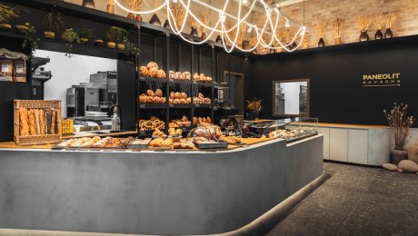 Interiér pekárne a kaviarne Paneolit v Brne