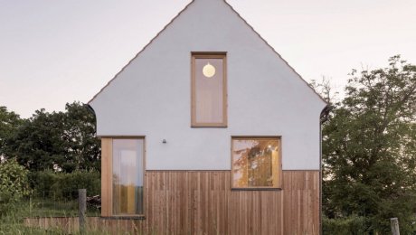 Dom Casa De Mi Luna: Hlina a slama znovu na scéne českého staviteľstva