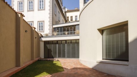 Novostavba bytového domu s galériou na Malej Strane je unikátom