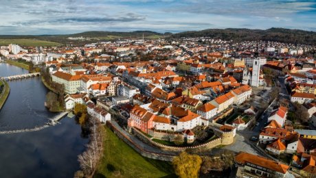 Písecký trojlístok: novostavba, prístavba, rekonštrukcia