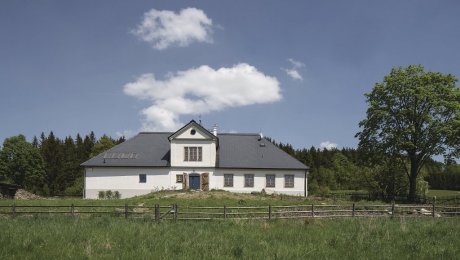 Galéria na Milovskej huti: Pavel Kysilka vzkriesil majstrovský dom skla na Vysočine
