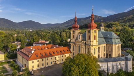 Barokový klenot Sudet v novom kabáte: Kláštor v Hejniciach dostal novú strechu aj sviežu fasádu